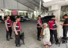 Ops Lilin Semeru Polda Jatim Libatkan Unit K9 Ditsamapta Laksanakan Patroli dan Sterilisasi Gereja 