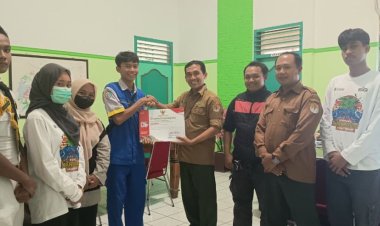 Perhutani Probolinggo Serahkan Piagam Penghargaan dari Gubernur Jatim Kepada Pramuka Saka Wanabakti